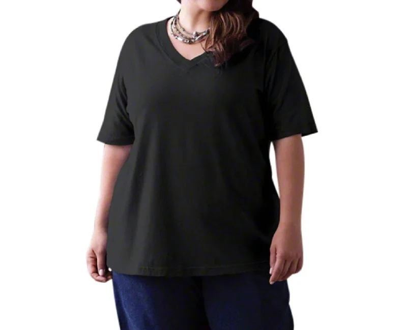 V-Neck Short Sleeve Tee - Plus In Black