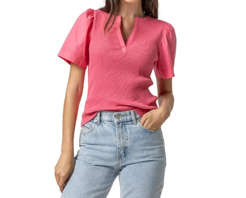 Woven Short Sleeve Split Neck Top In Rosebud